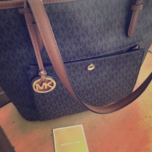 Michael Kors Large Jet Set Signature Shoulder Bag